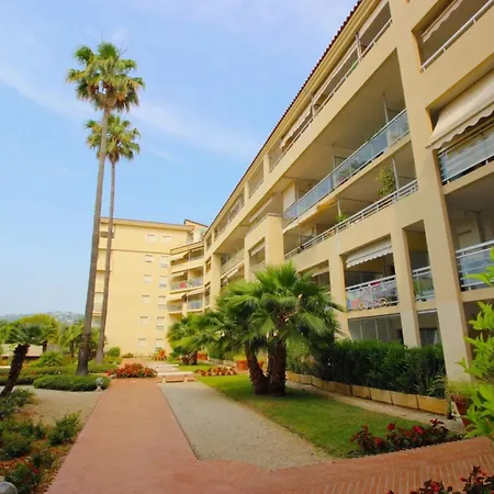 Sea View - Sleeps 4 - Swimming Pool - Parking *