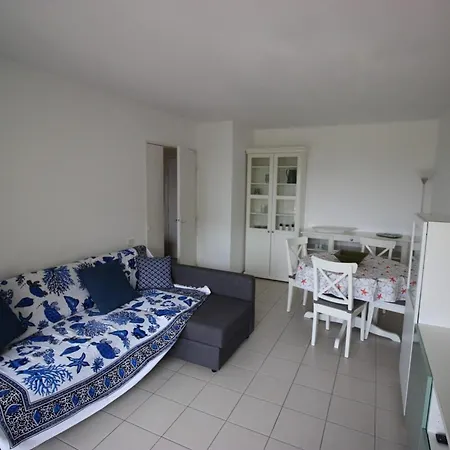 Sea View - Sleeps 4 - Swimming Pool - Parking Apartmán