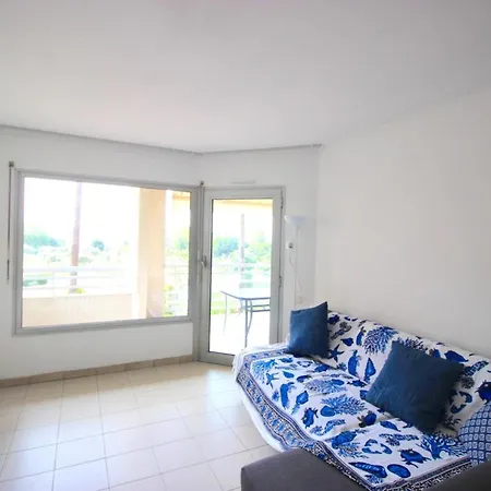 Sea View - Sleeps 4 - Swimming Pool - Parking Antibes
