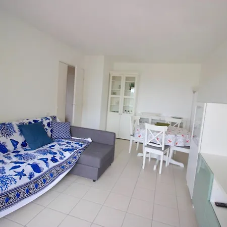 Sea View - Sleeps 4 - Swimming Pool - Parking * Antibes